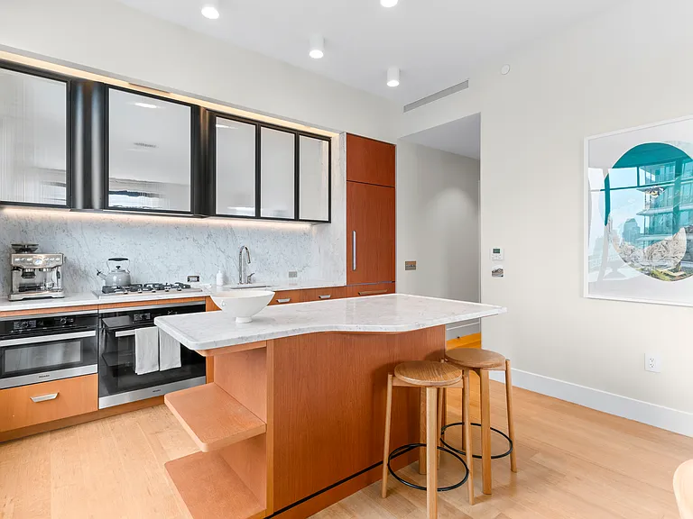 110 Charlton St #21E — Photo 4