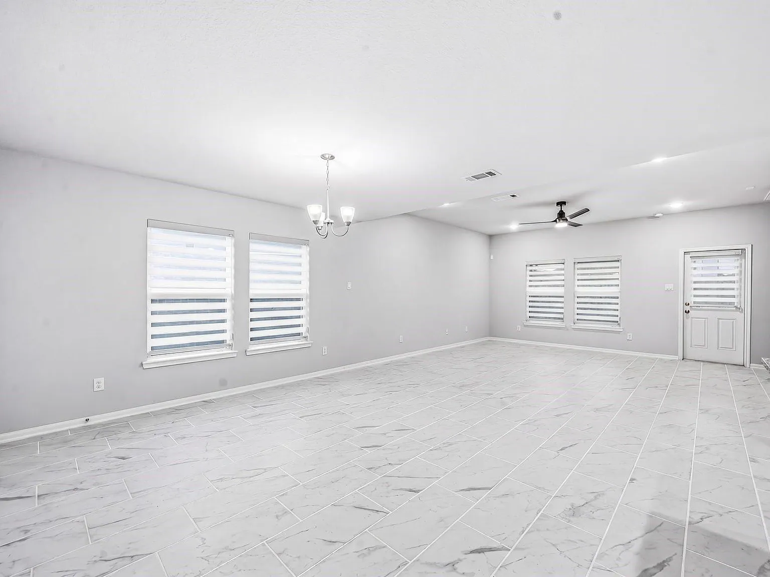 4 bed, 3.5 bath, 2411 sqft, $2,900 — Photo 3