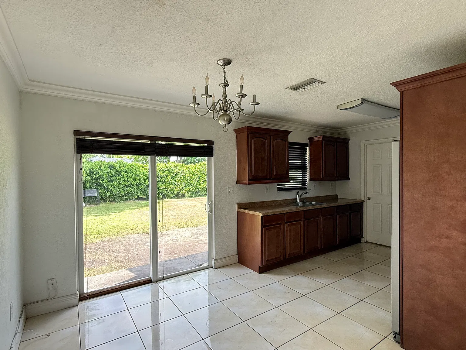 3 bed, 1150 sqft, $3,000 — Photo 3