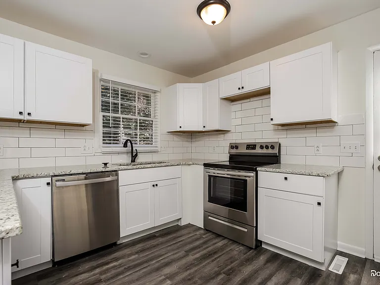 70 Carter Cir — Photo 4