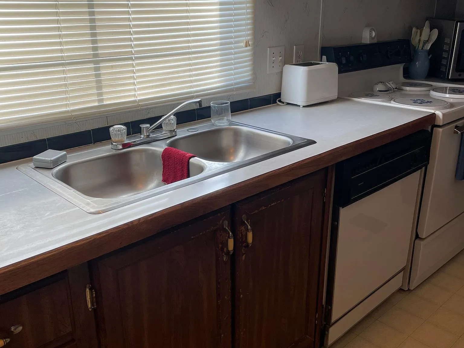 2 bed, 950 sqft, $1,200 — Photo 2