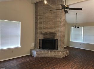 901 Briarcreek Dr, Baytown, TX 77521