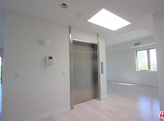 4th image of 819 S Holt Ave #Penthouse