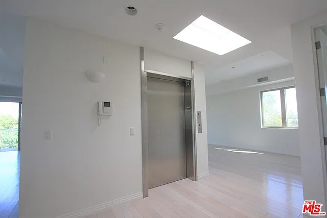 819 S Holt Ave #PENTHOUSE — Photo 6