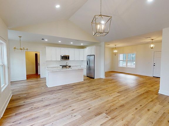 4th image of 296 Westwoods Dr