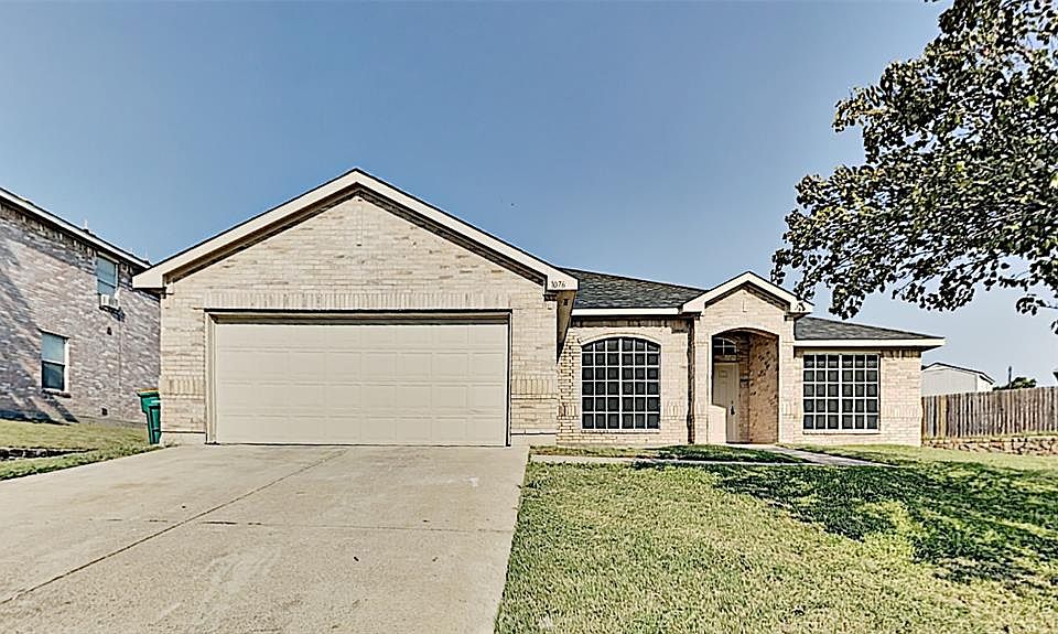 1st image of 1076 Cove Hollow Dr