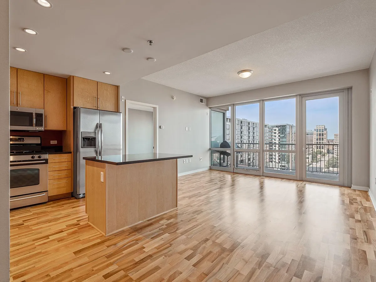 Building Photo - 929 Portland Ave #1302