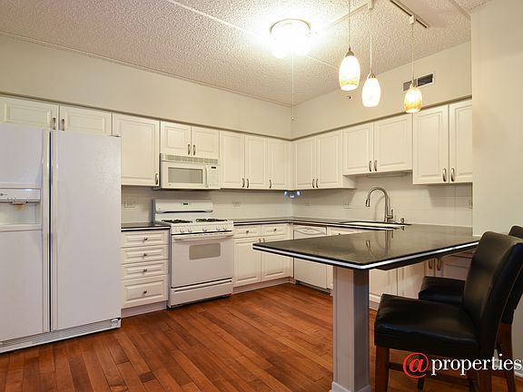 Kitchen / Dining Area