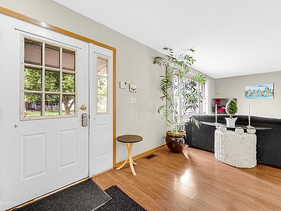 3rd image of 1856 Sequoia Dr
