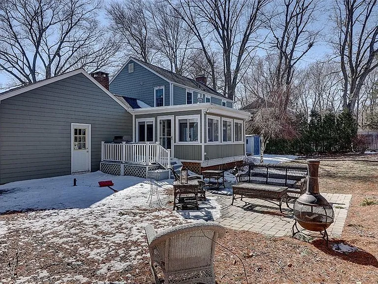 210 Lincoln Ave — Photo 3