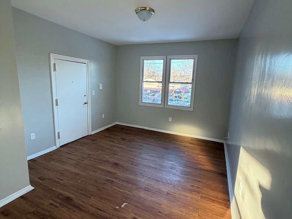 1st image of 724 Lyons Ave #2A