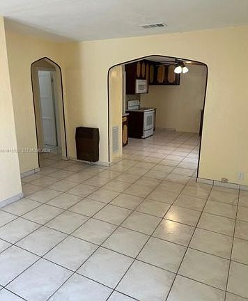 3rd image of 1-11108 Peachtree Dr #1