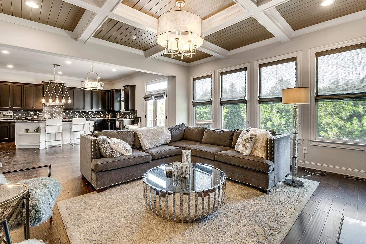 5 bed, 5.0 bath, 4994 sqft, $8,612 — Photo 1
