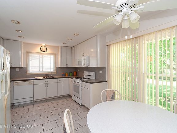 3rd image of 3920 Miller Dr