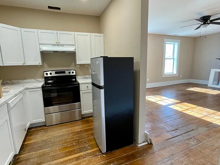 715 W Main St #1 — Photo 5