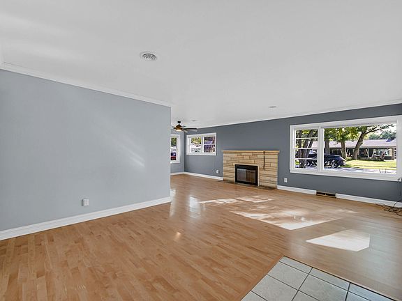 3rd image of 428 Crestwood Dr