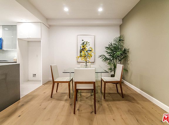 4th image of 4813 Oakwood Ave #101