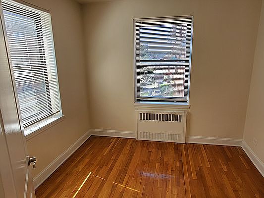 4th image of 141-30 Pershing Cres #3A