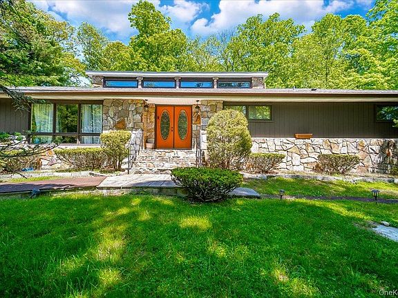 2nd image of 31 Dogwood Hills Road
