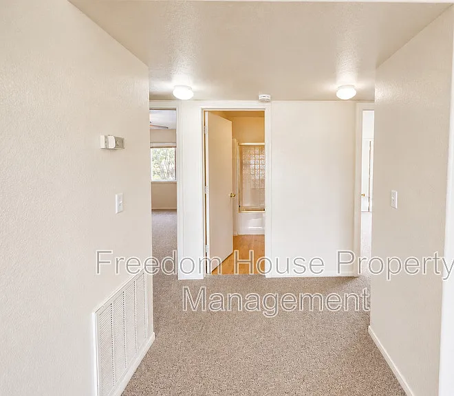 561 Bourbon St #B — Photo 11