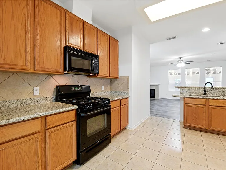 18427 Grove Brook Ln — Photo 14