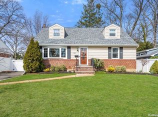 1933 Gormley Ave, Merrick, NY 11566