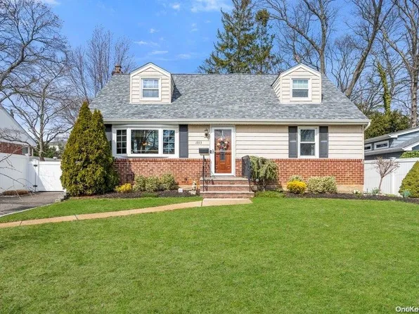 1933 Gormley Avenue, Merrick, NY 11566