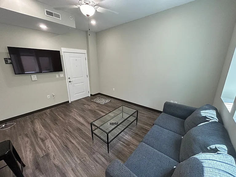 302 E Clark St — Photo 7