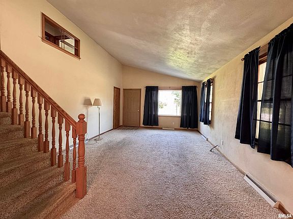 3rd image of 439 E Yeiser St