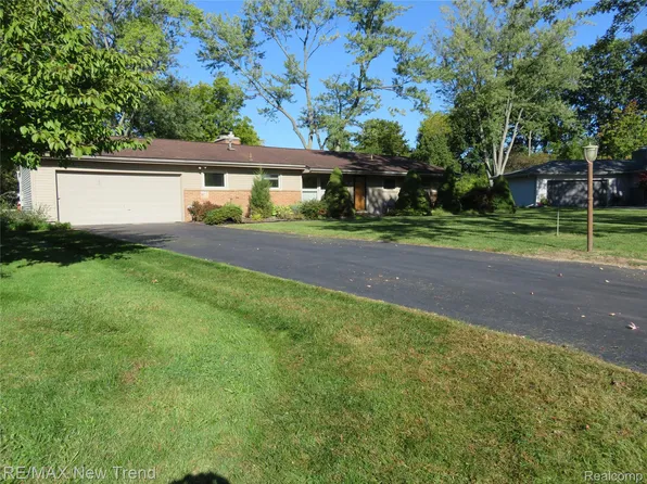 5420 Cambourne Pl, West Bloomfield, MI 48322