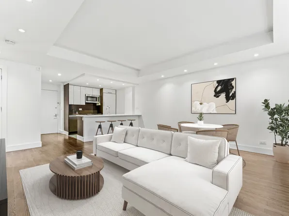 666 West End Avenue image 2 of 22