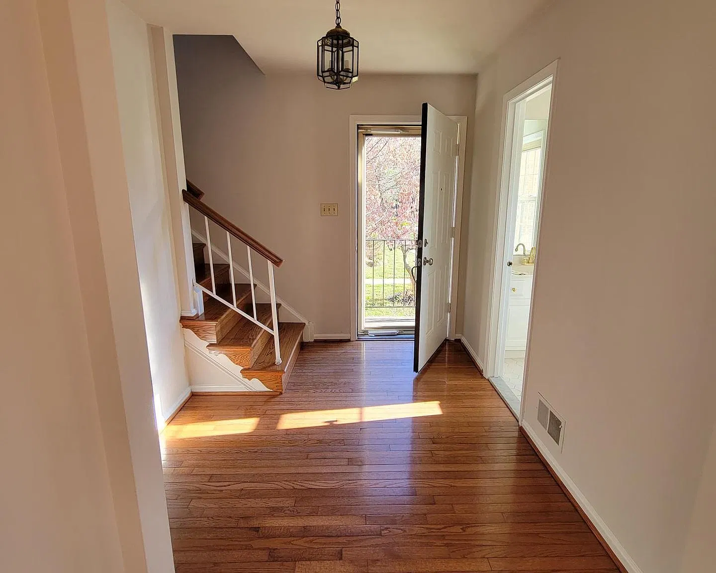 4 bed, 3.5 bath, 2308 sqft, $3,400 — Photo 2