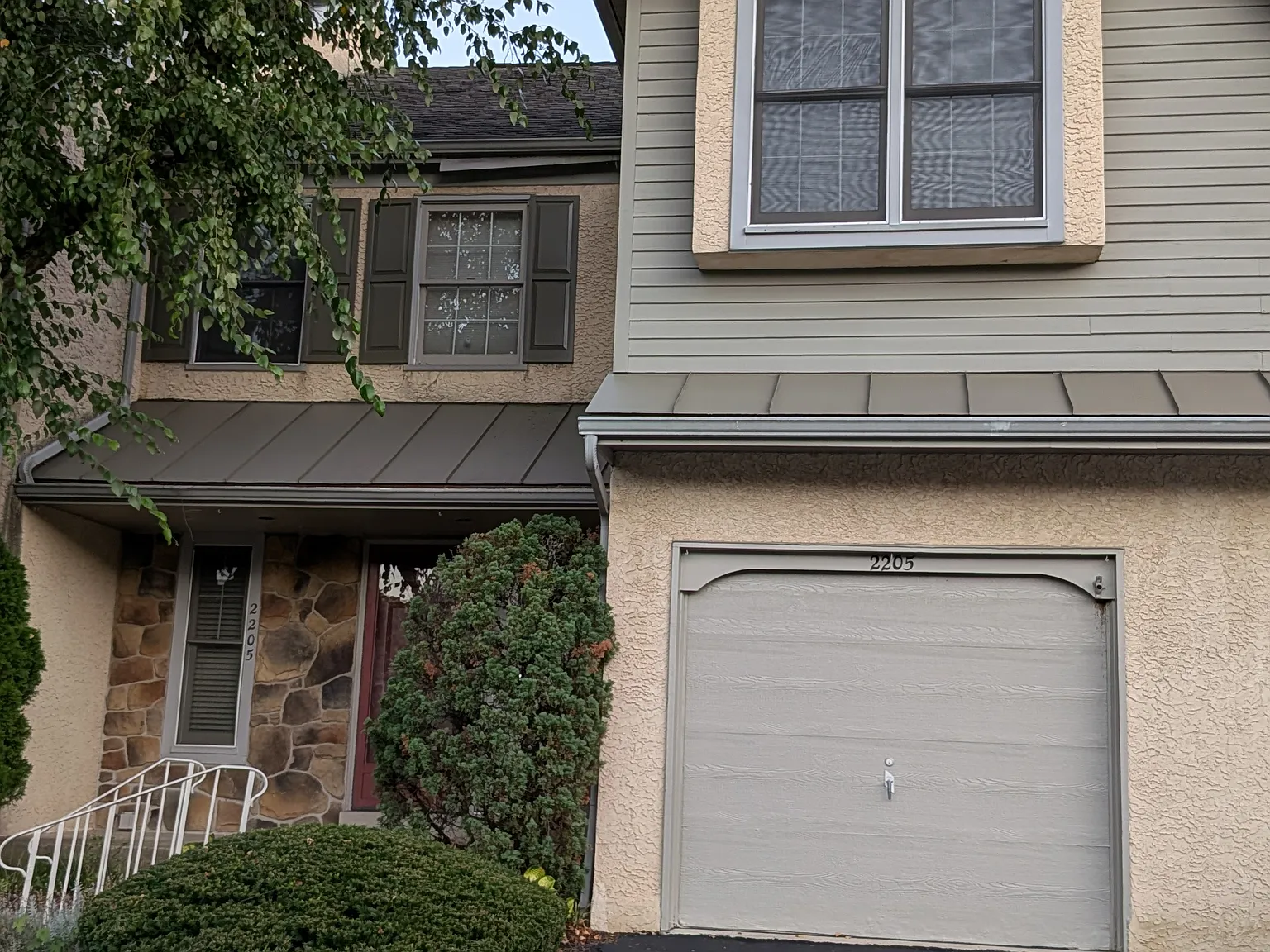3 bed, 2.5 bath, 2285 sqft, $3,000 — Photo 3