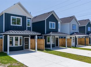 223 S Broadway St, La Porte, TX 77571