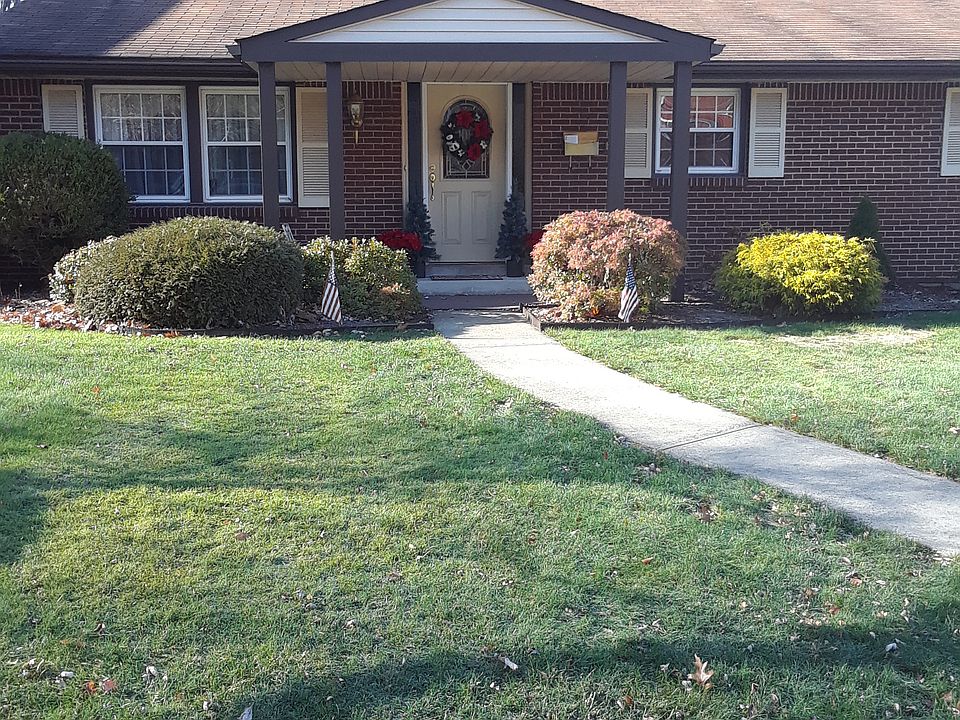 1st image of 333 Crescent Garden Dr