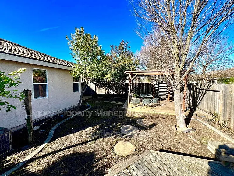 1843 Dawnelle Way — Photo 15