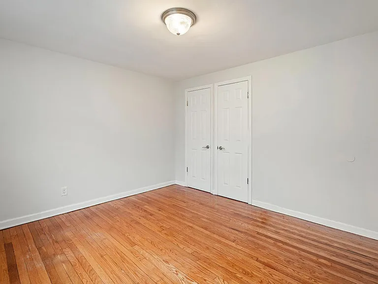 263 Bloomfield Avenue Apartments — Photo 10