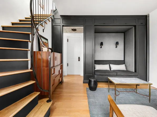 71 Washington Place image 1 of 13