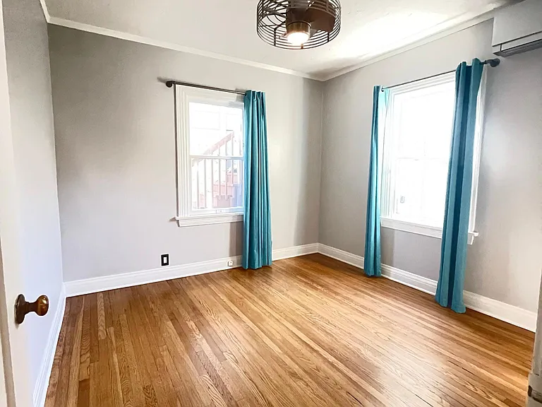 1016 E 36th St — Photo 19