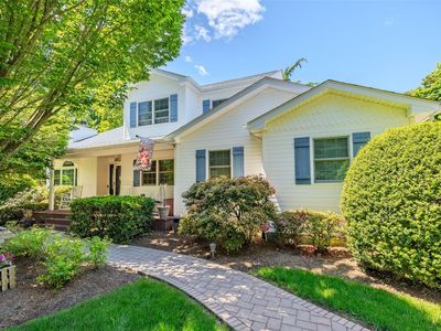 4 Pak Court, East Setauket, NY, 11733