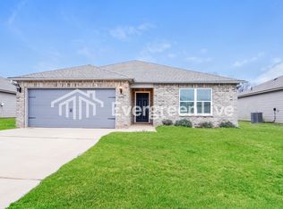 16370 Creek Dr, Moundville, AL 35474