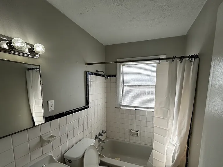 44th Street Apts. — Photo 8