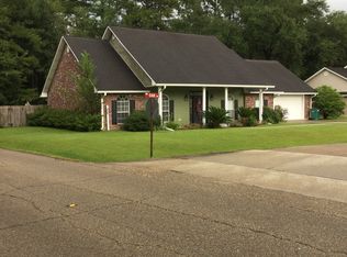29761 Oak Dr, Albany, LA 70711