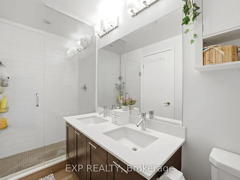 20 Bruyeres Mews #LPH07 — Photo 27