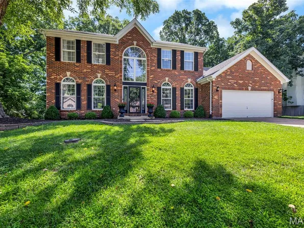724 Oaksdale Summit Ct, Ballwin, MO 63011
