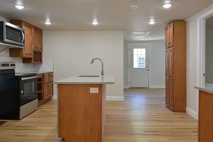 2 bed, 1.0 bath, 1440 sqft, $1,600 — Photo 3