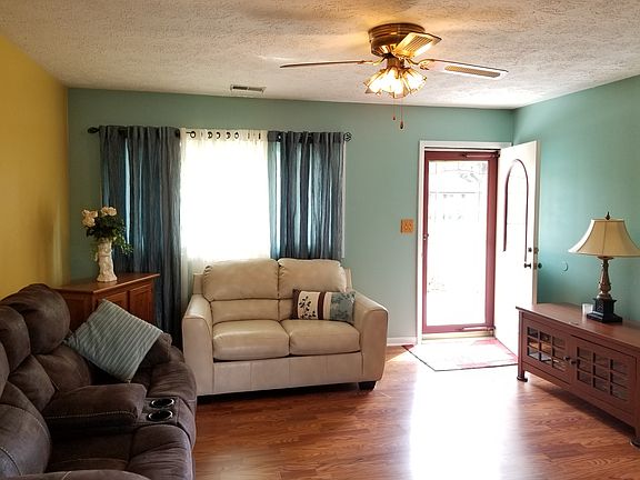 4th image of 51 W Bonomo Dr