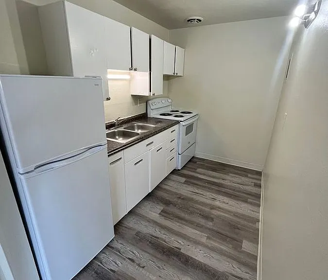 1640 N Beeler St #9 — Photo 6