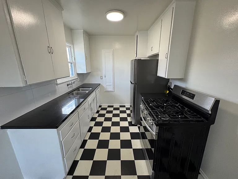 1736 S Robertson Blvd #5 — Photo 17