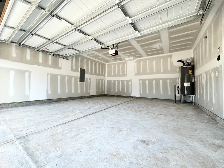 401 Austin Dr — Photo 21
